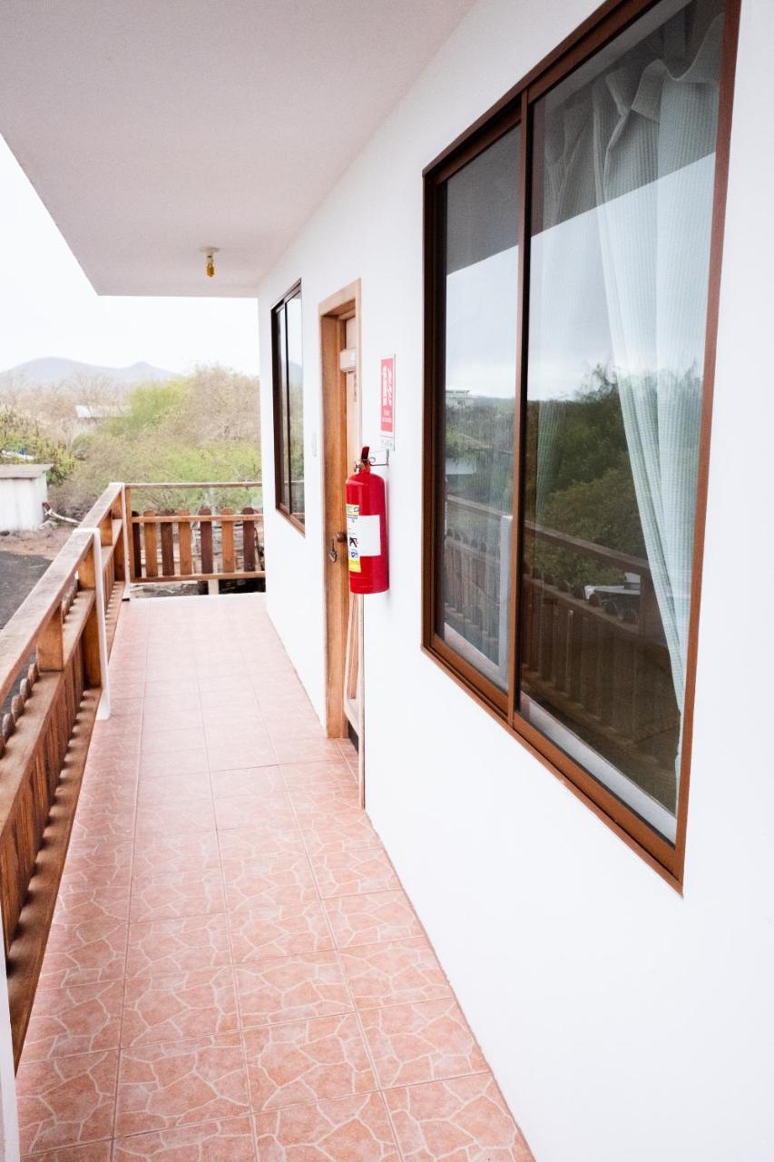 Hostal Santa Maria Floreana Exterior photo